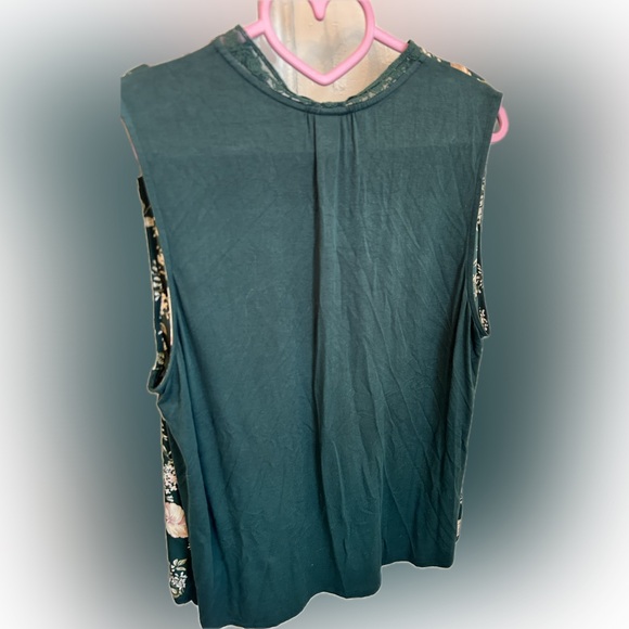 A New Day Green Floral Blouse Shabby Chic XXL PTP 21 sleeveless - Picture 2 of 5